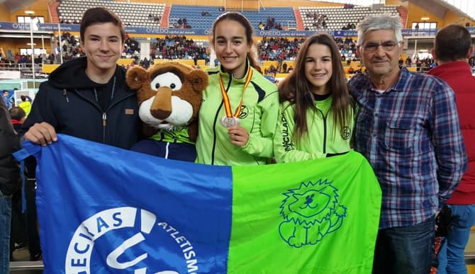 Alba Martínez, plata en el Nacional de Oviedo · Atletismo Inmaculada