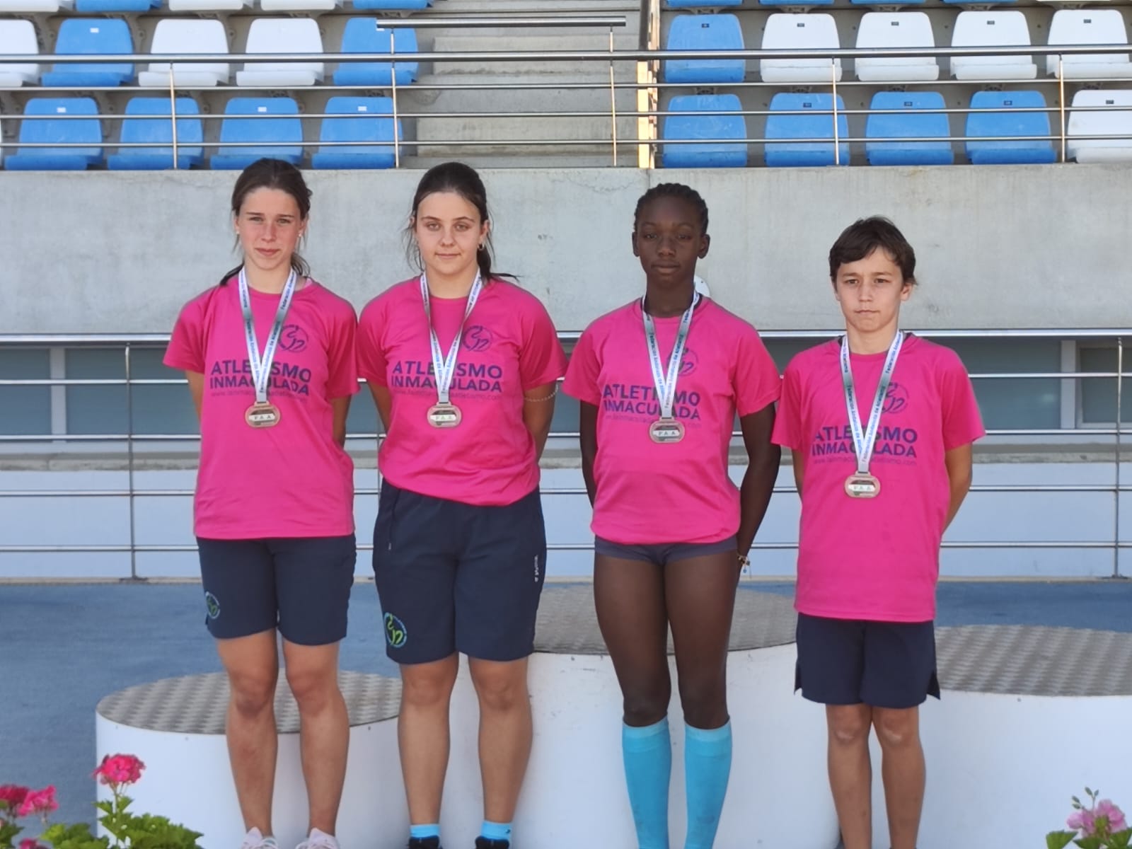 Foto adjunta de los atletas Sub14 en el andaluz de Huelva.